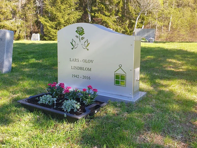 Lars-Olov Lindblom Gravmonument, Örnsköldsvik